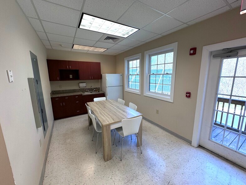 More Photos Of 70 Ansley Dr, Dahlonega Medical For Lease