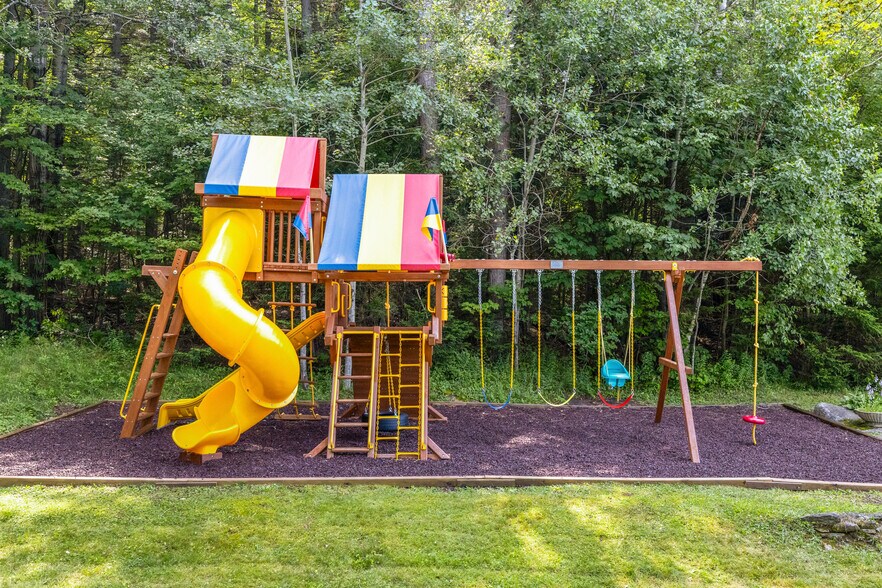 More Photos Of 344 Vt Route 100, West Dover Hotel For Sale