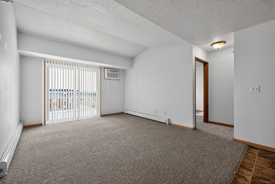More Photos Of 2415-2501 24th Ave, Williston Apartments For Sale