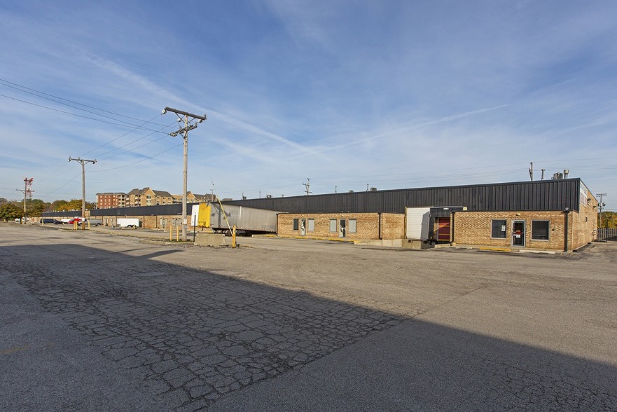 More Photos Of 6100-6226 Madison Ct, Morton Grove Distribution For Lease