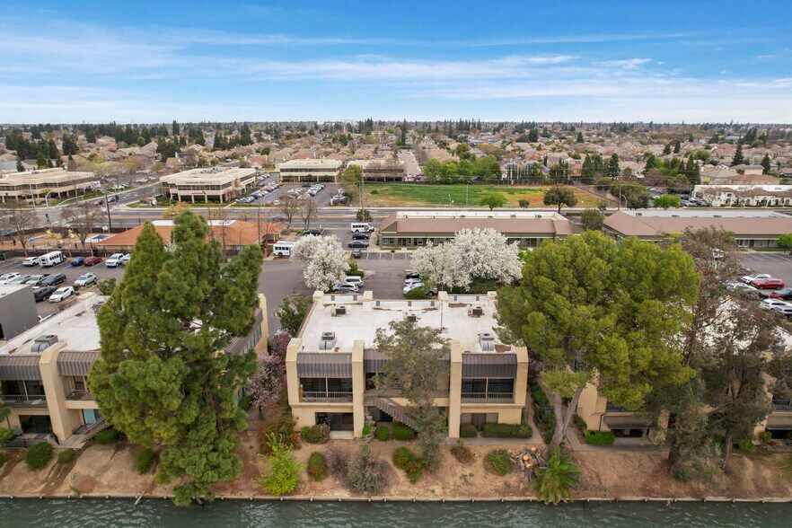 More Photos Of 1820 W Kettleman Ln, Lodi Office For Sale