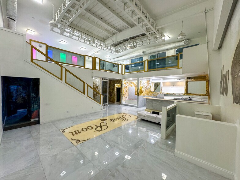 More Photos Of 610 N Dixie Hwy, Lantana Light Distribution For Sale