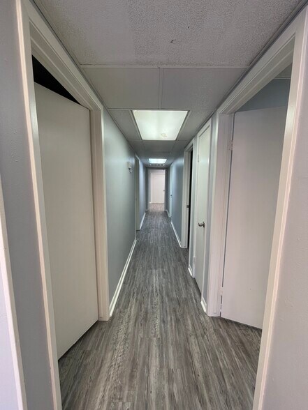 More Photos Of 1325 S Houston Ave, Humble Warehouse For Lease