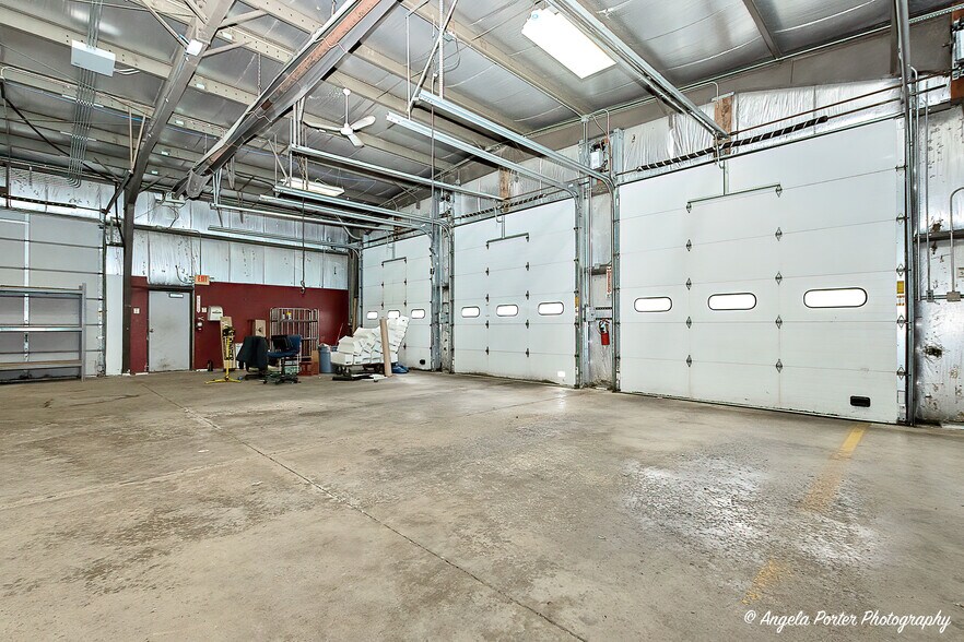 More Photos Of 1820 Circuit Dr, Round Lake Beach Warehouse For Lease