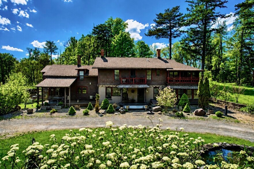 Primary Photo Of 4023 Rippleton Rd, Cazenovia Hospitality For Sale