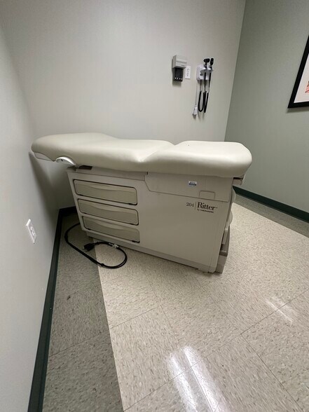 More Photos Of 1200-1620 W 75th St, Downers Grove Unknown For Lease