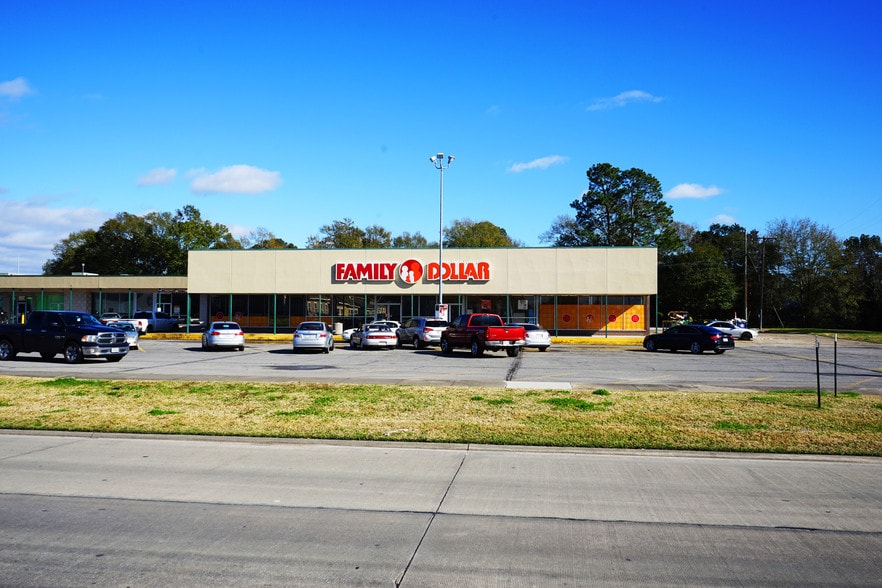 More Photos Of 931-951 3rd Ave, Lake Charles Storefront For Sale