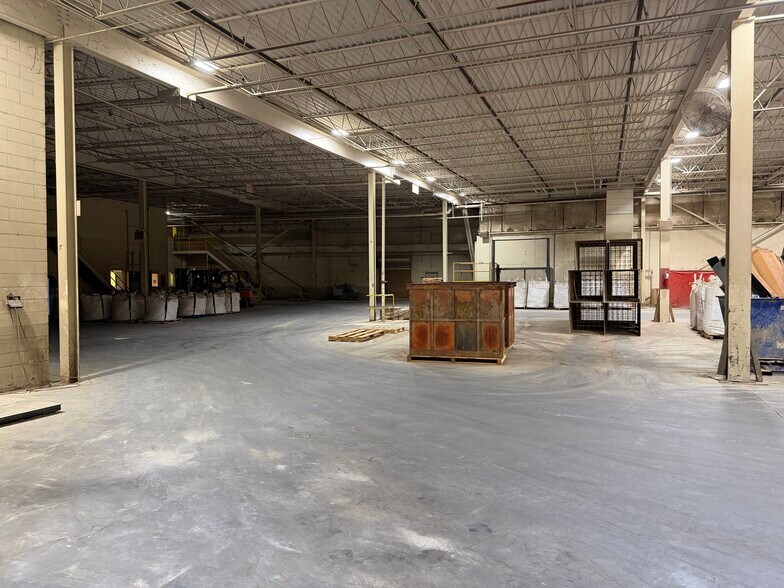 More Photos Of 213 Laurel Ave, Grover Warehouse For Sale