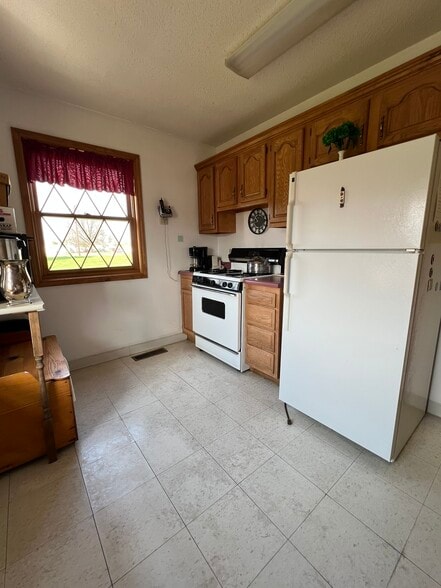 More Photos Of 223 Main St, Elwood Religious Facility For Sale