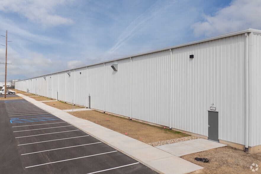 More Photos Of 4640 60th St, Kentwood Distribution For Lease