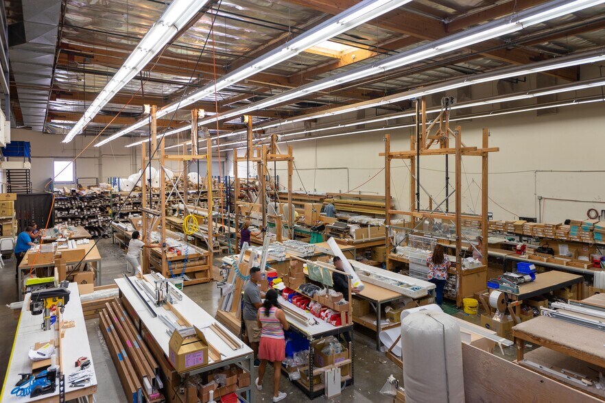 More Photos Of 6400 Variel Ave, Woodland Hills Manufacturing For Lease