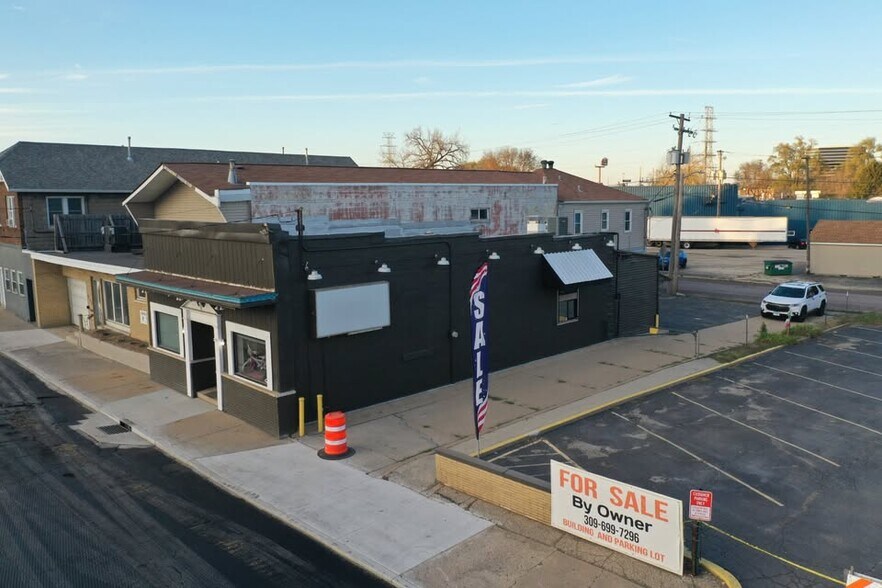 More Photos Of 213 E Washington St, East Peoria General Retail For Sale