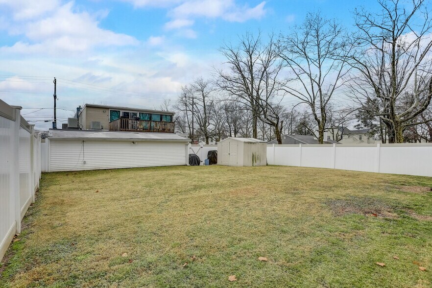 More Photos Of 329 Otter St, Bristol Flex For Lease