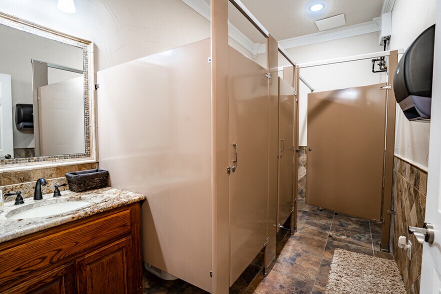 More Photos Of 8475 County Road 156, Kaufman Office For Sale