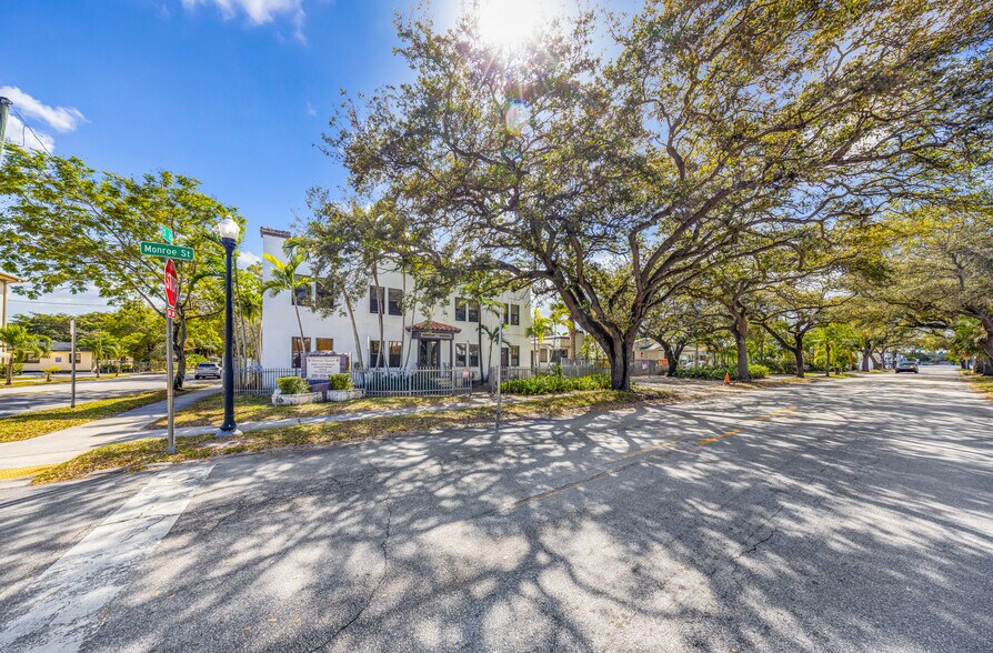 More Photos Of 2000 Monroe St, Hollywood Apartments For Sale