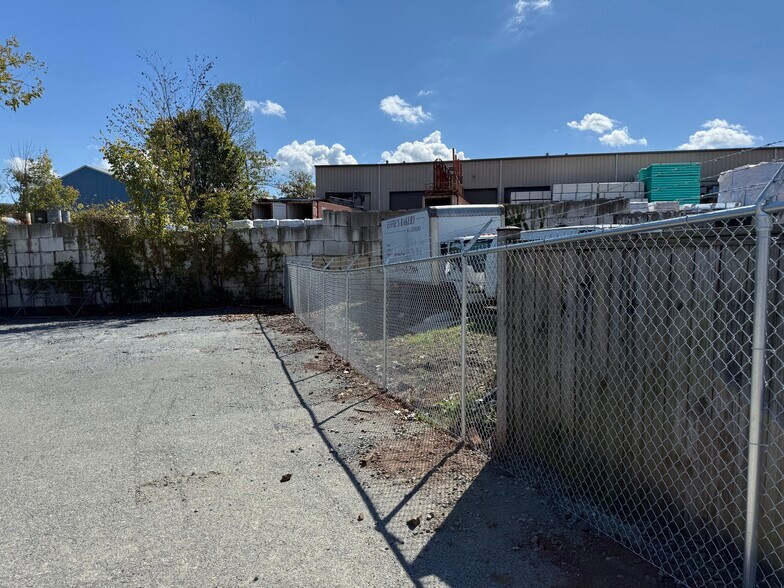 More Photos Of 8395 Euclid Ave, Manassas Park Warehouse For Lease