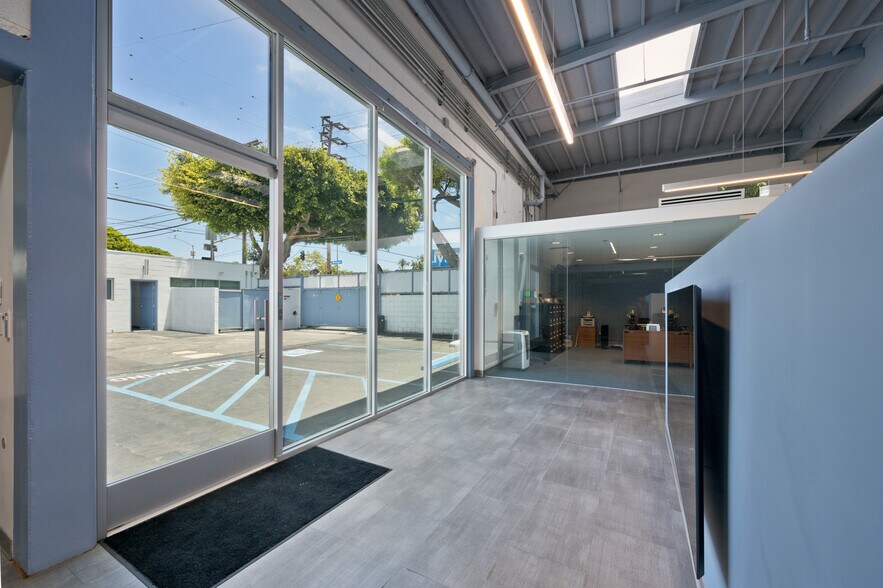 More Photos Of 1762 14th St, Santa Monica Office For Sale