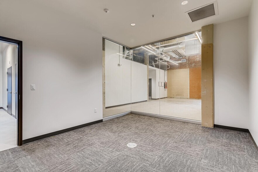More Photos Of 3857-3893 N Steele St, Denver Flex For Sale