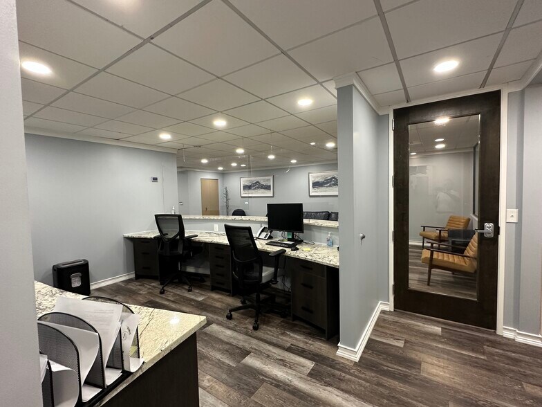 More Photos Of 28525-28545 Orchard Lake Rd, Farmington Hills Office For Sale