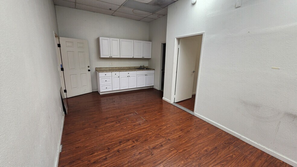 More Photos Of 12942 Galway St, Garden Grove Storefront Retail Office For Lease