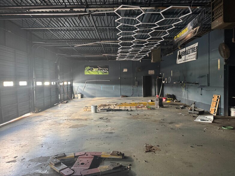 More Photos Of 140 W 3rd St, Washington Service For Lease