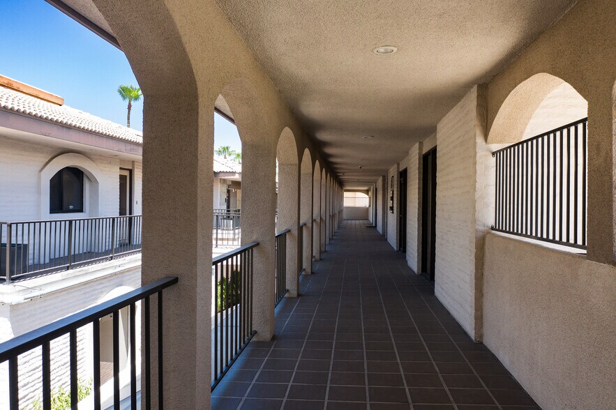 More Photos Of 73111 El Paseo Dr, Palm Desert Storefront Retail Office For Lease