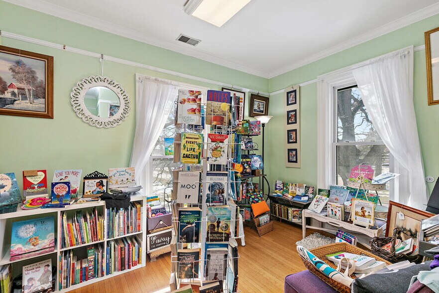More Photos Of 303 N Main St, Elburn General Retail For Sale