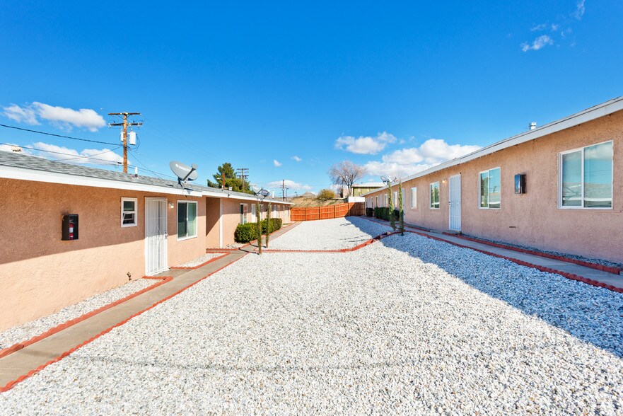 More Photos Of 15564 Hesperia Rd, Victorville Apartments For Sale