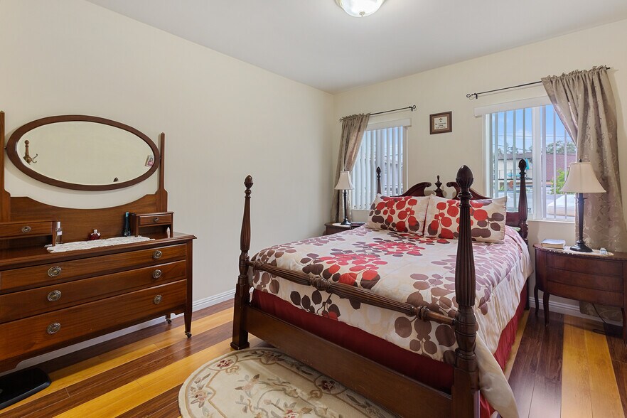 More Photos Of 1517 E Washington Blvd, Pasadena Storefront Retail Residential For Sale