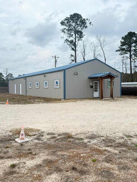 Primary Photo Of 11395 FM 2432 Rd, Willis Flex For Sale