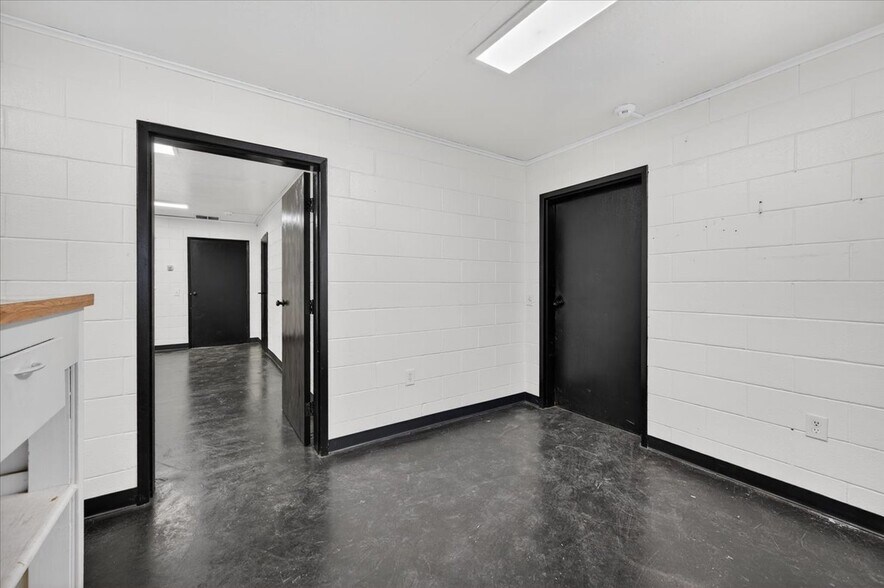 More Photos Of 749 N Plano St, Porterville Warehouse For Lease