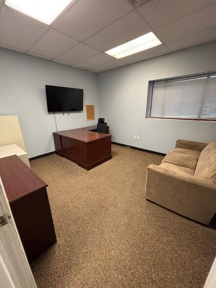 More Photos Of 4155 Gibson Dr, Tipp City Manufacturing For Lease