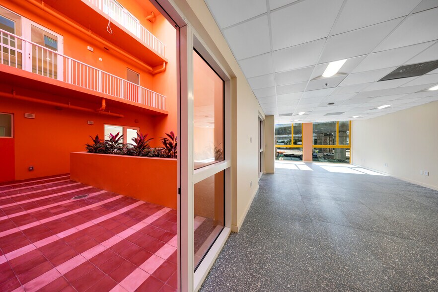 More Photos Of 123 NW 14th st, Miami Flex For Lease