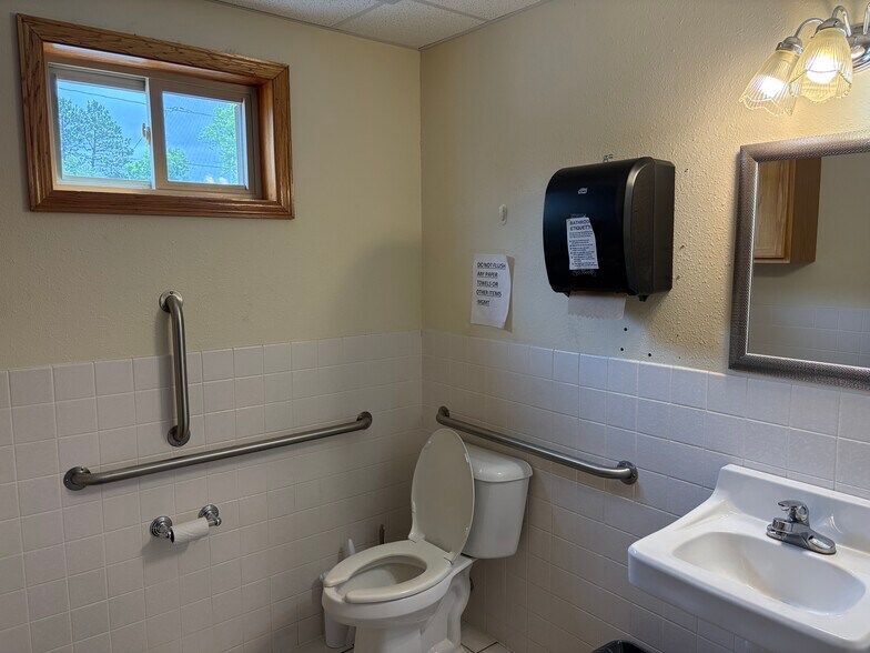 More Photos Of 3219 19th Ave E, Hibbing Manufacturing For Sale