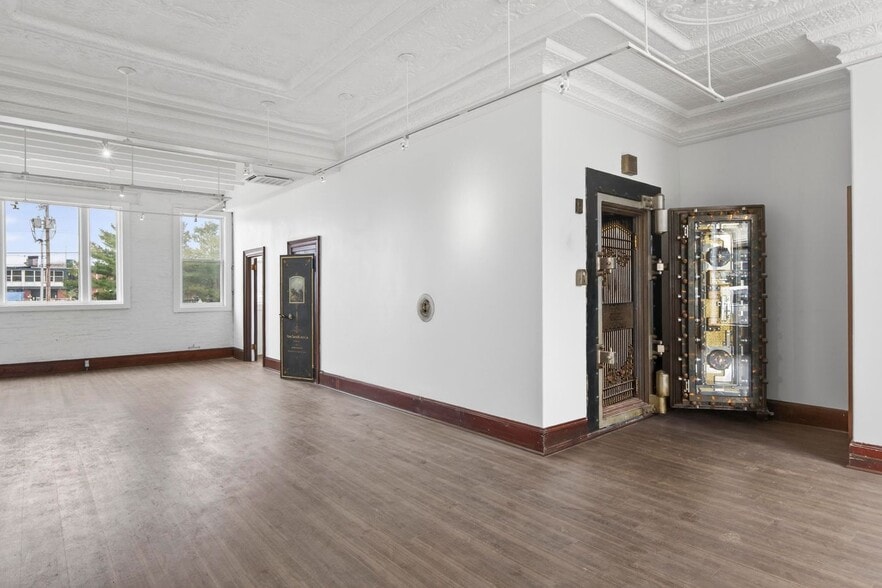 More Photos Of 429 Main St, Rockland Office For Sale