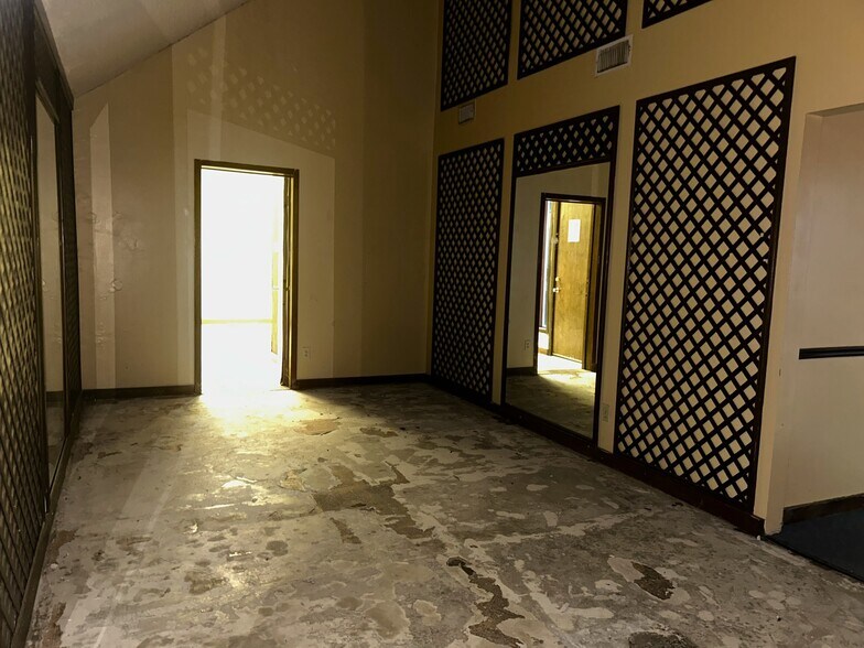 More Photos Of 7555 Morley St, Houston Office Residential For Sale