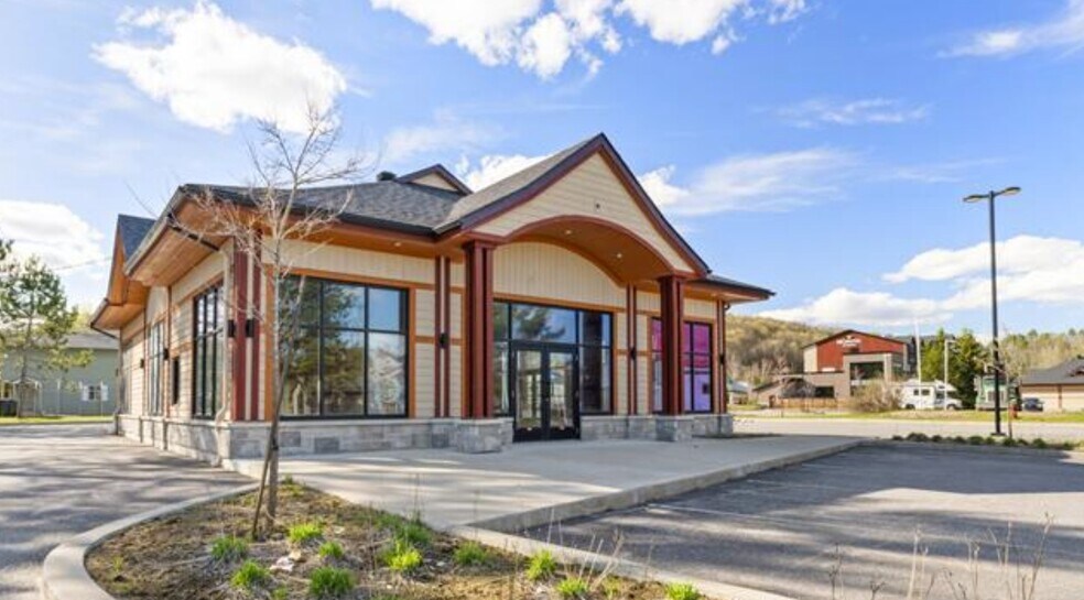 More Photos Of 175 Montée Ryan, Mont-tremblant Freestanding For Lease