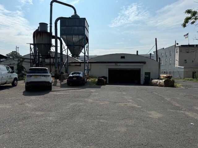 More Photos Of 1340 W Front St, Plainfield Manufacturing For Lease