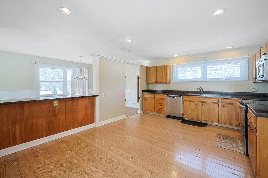 More Photos Of 338 Church St, Whitinsville Medical For Sale