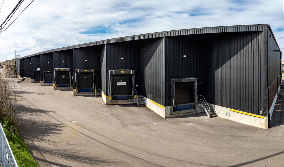 More Photos Of 2181-2211 Rue Léon-Harmel, Québec Light Distribution For Lease