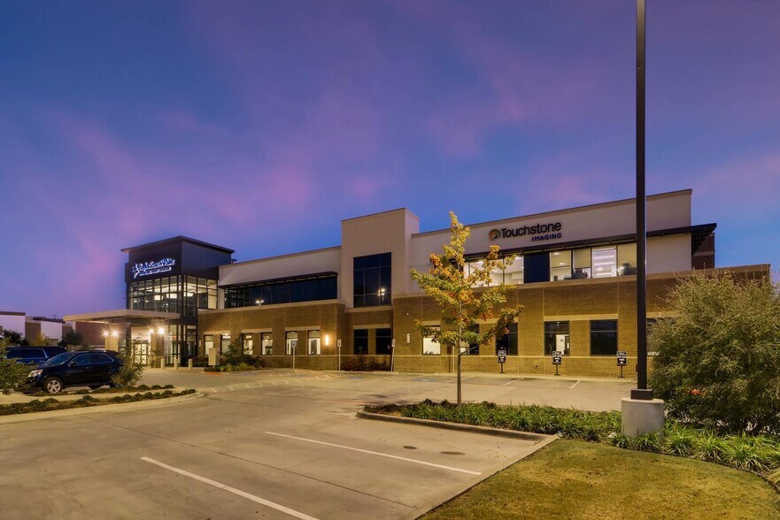 More Photos Of 925 E Southlake Blvd, Southlake Medical For Lease