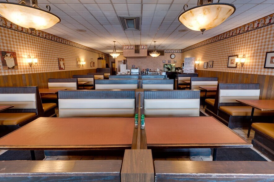 More Photos Of 3011 Pine Ave, Niagara Falls Restaurant For Sale