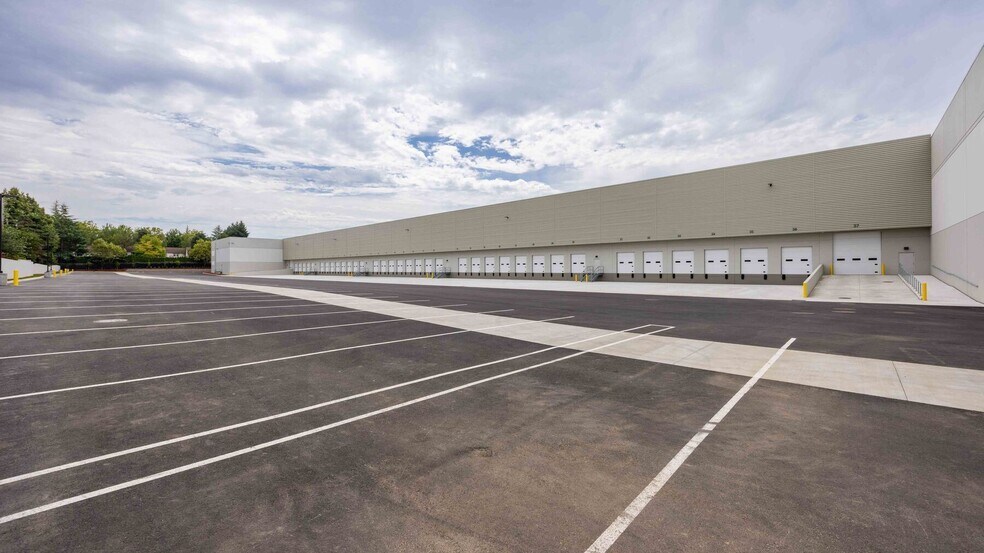 More Photos Of 4570 NE 122nd Ave, Portland Warehouse For Lease