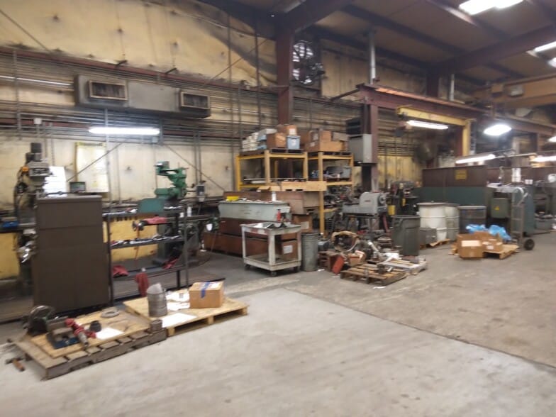 More Photos Of 13424 Hempstead Hwy, Houston Warehouse For Sale