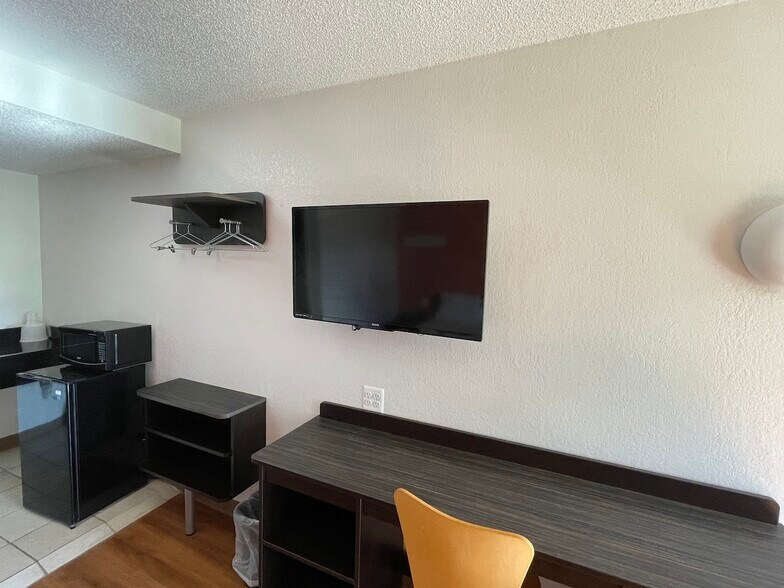 More Photos Of 2700 Curry Rd, Schenectady Hotel For Sale