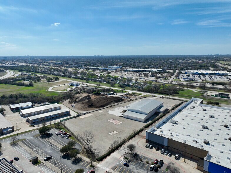 More Photos Of 6000 Split Trail Rd, Plano Warehouse For Lease