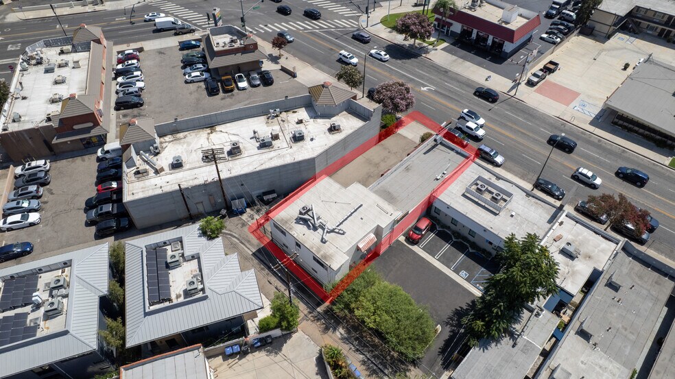 More Photos Of 915 W Olive Ave, Burbank Office For Sale