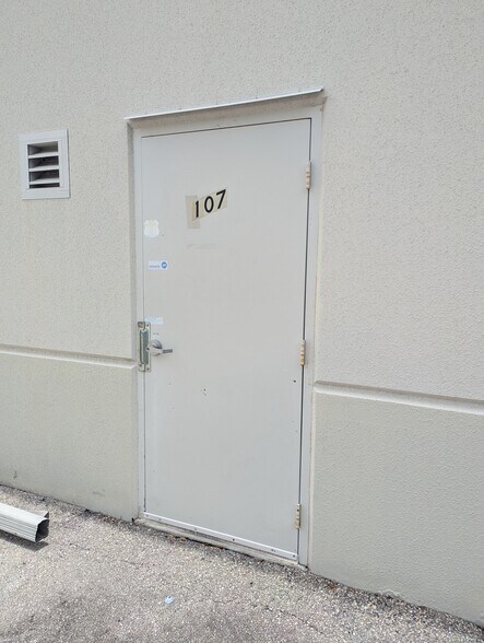 More Photos Of 585 NW Mercantile Pl, Port Saint Lucie Light Manufacturing For Sale