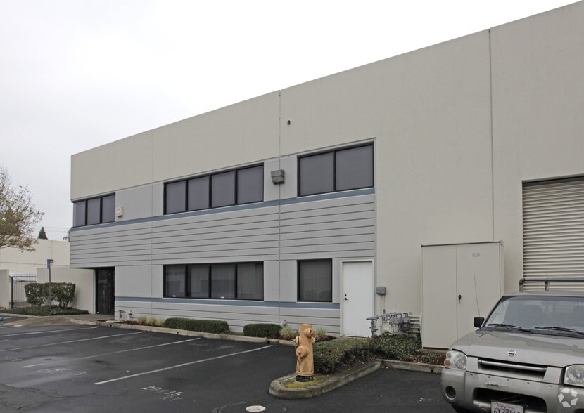 More Photos Of 28435 Century St, Hayward Light Distribution For Sale