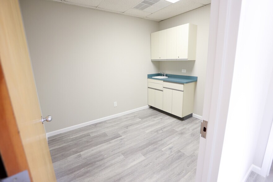 More Photos Of 180 White Rd, Little Silver Medical For Lease